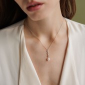 Lantisor argint cu perla naturala alba si cristale DiAmanti SK25481N_W-G Lantisor argint cu perla naturala alba si cristale DiAmanti SK25481N_W-G